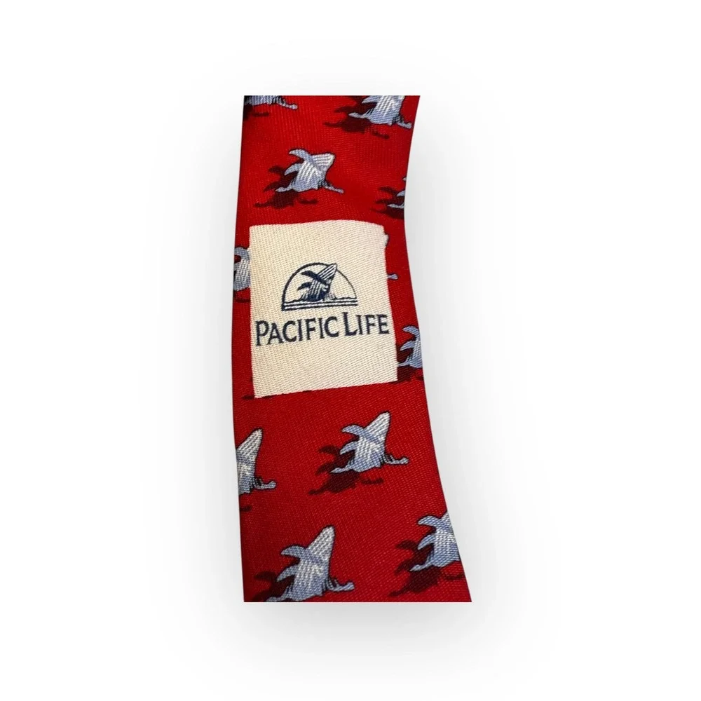 Vineyard Vines Custom Collection Red Shark‎ Print Silk Blend Necktie